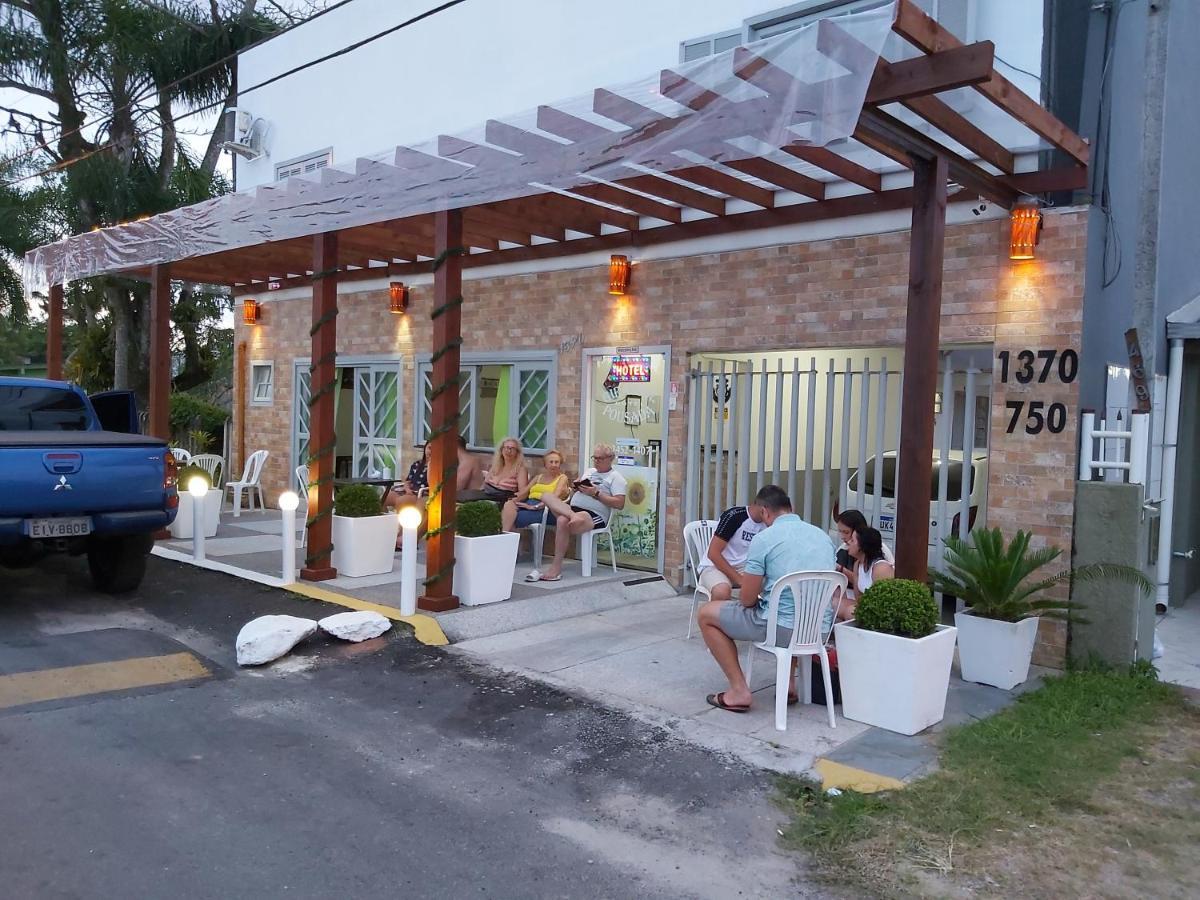 Hotel Pousada Girassol Matinhos Exterior photo
